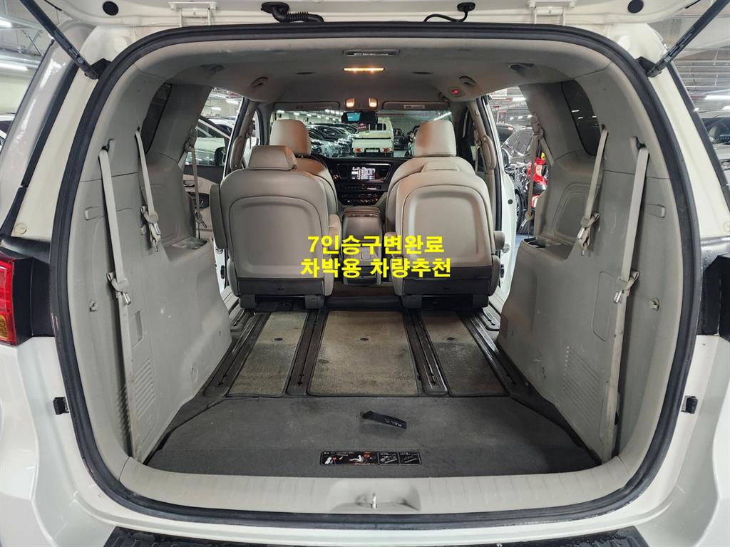 KIA Carnival - Vista 11