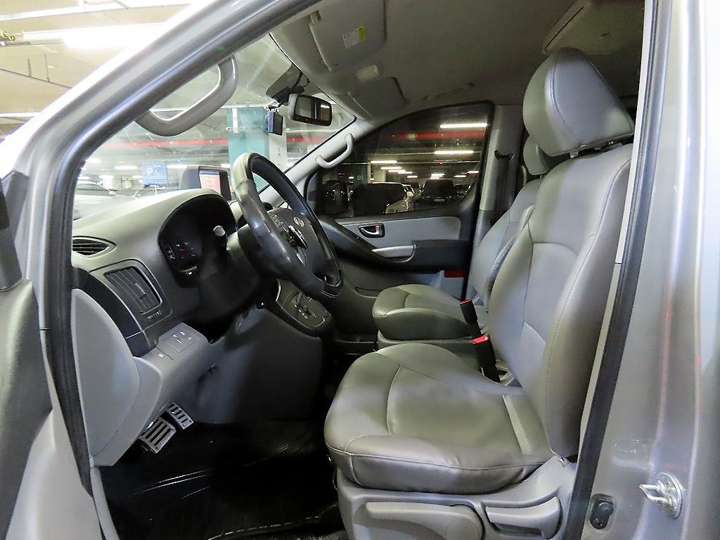 HYUNDAI Starex - Vista 6