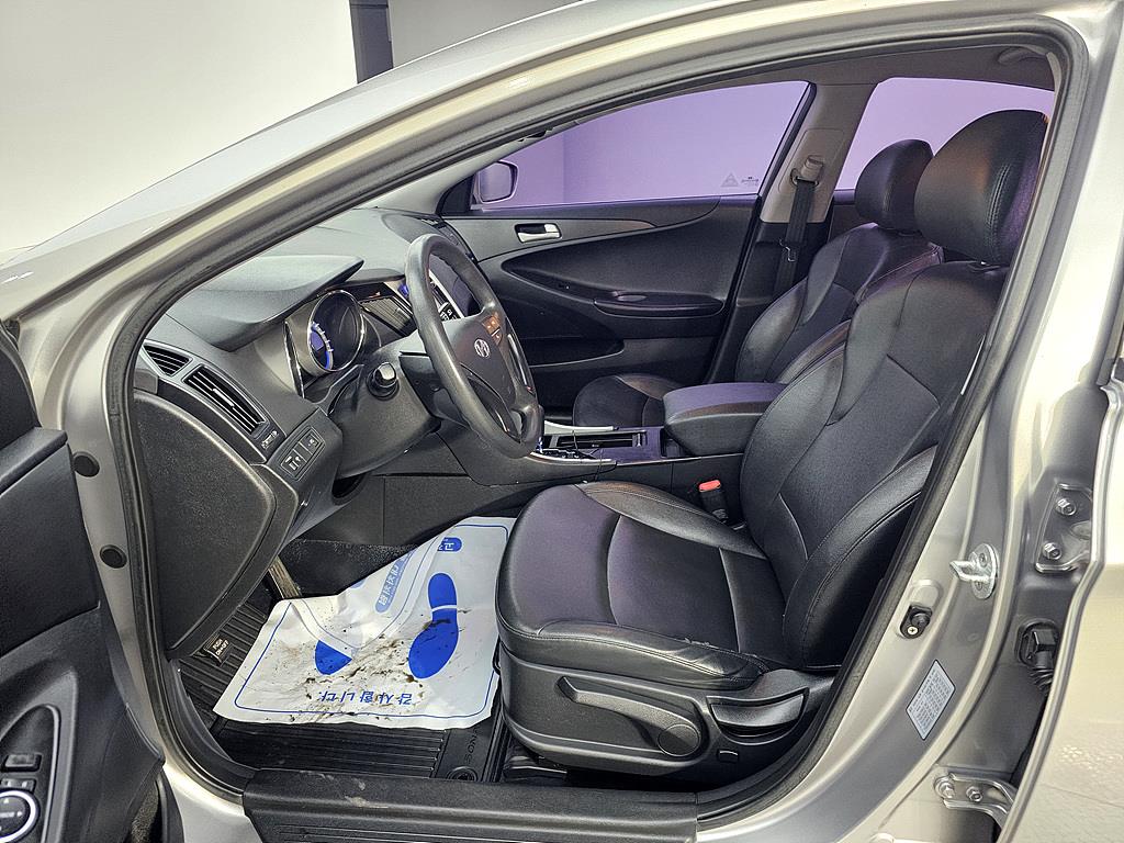 HYUNDAI Sonata - Vista 8