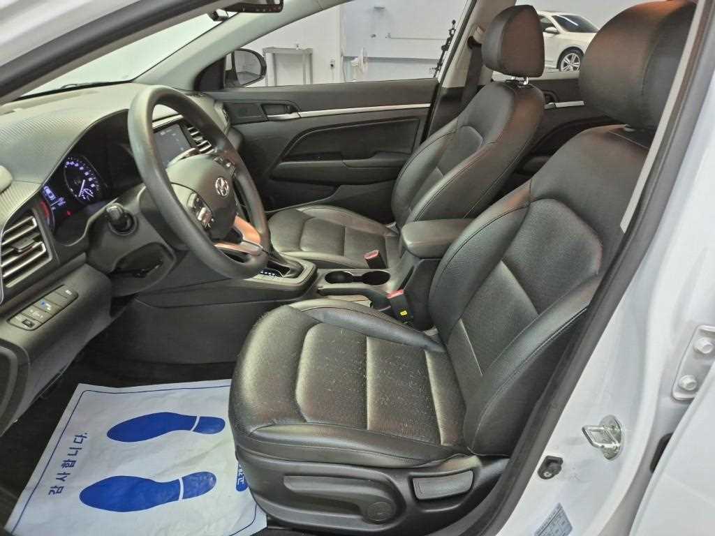 HYUNDAI Avante - Vista 11