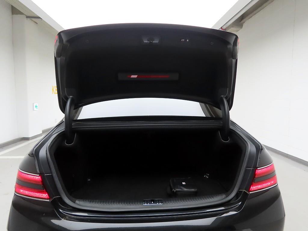 Genesis G90 - Vista 5