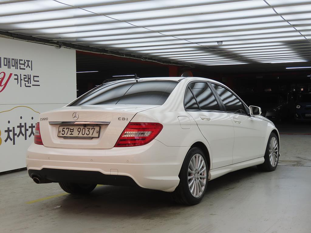 Mercedes Benz C Class - Vista 4