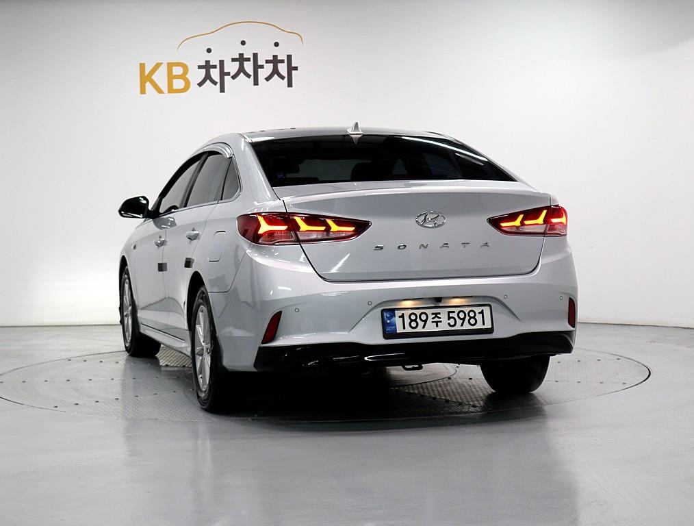 HYUNDAI Sonata - Vista 4