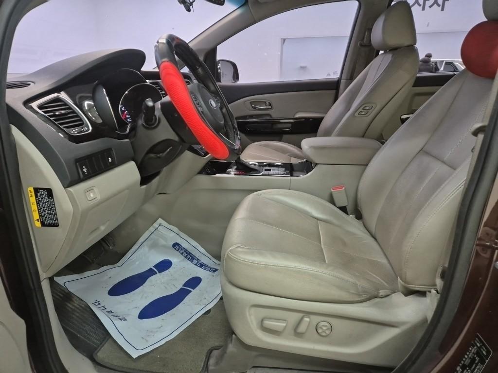 KIA Carnival - Vista 11