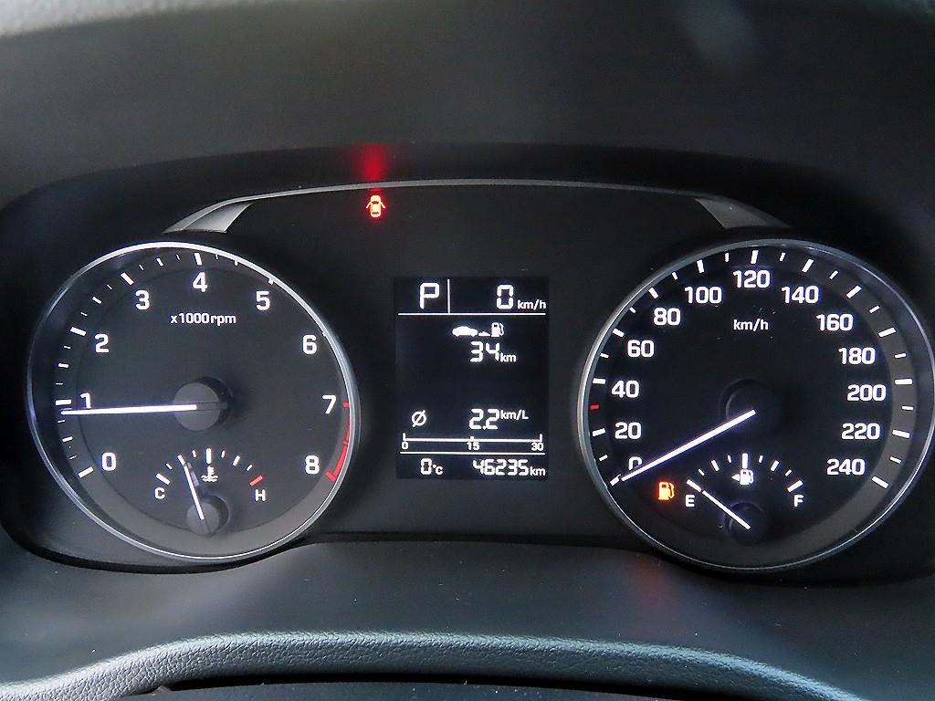 HYUNDAI Avante - Vista 9