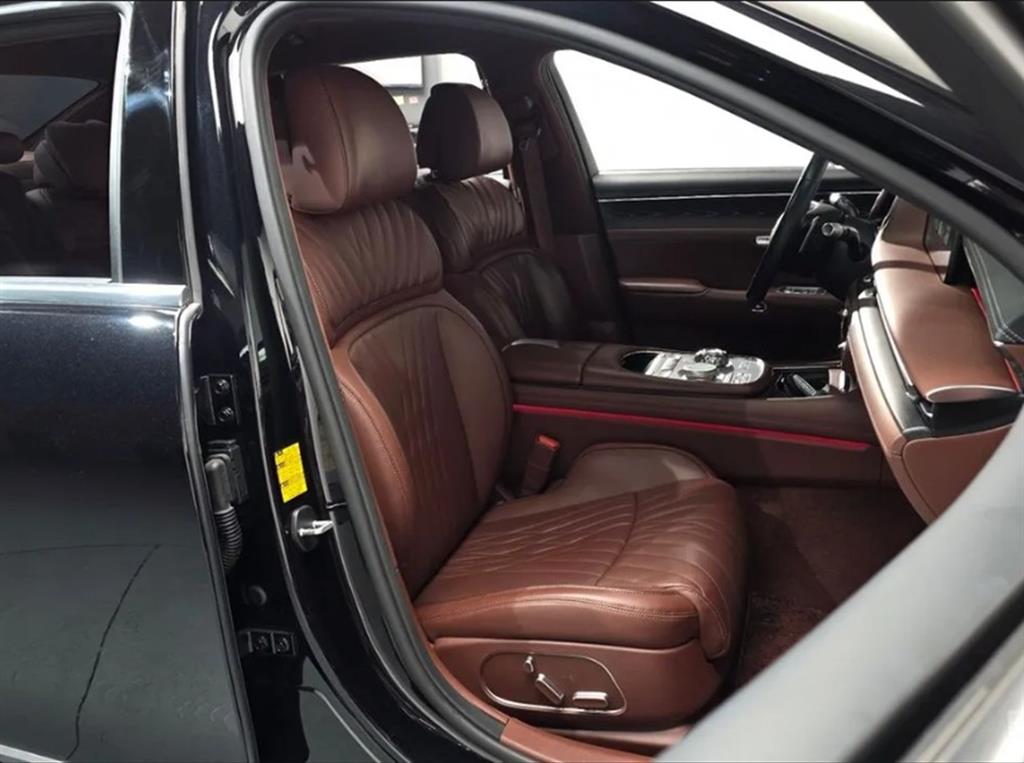 Genesis G90 - Vista 10