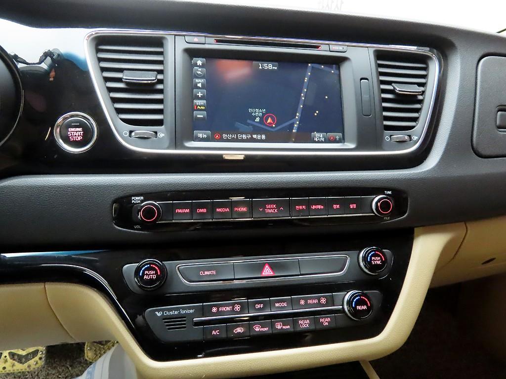 KIA Carnival - Vista 10