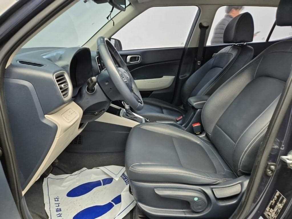 HYUNDAI Venue - Vista 11