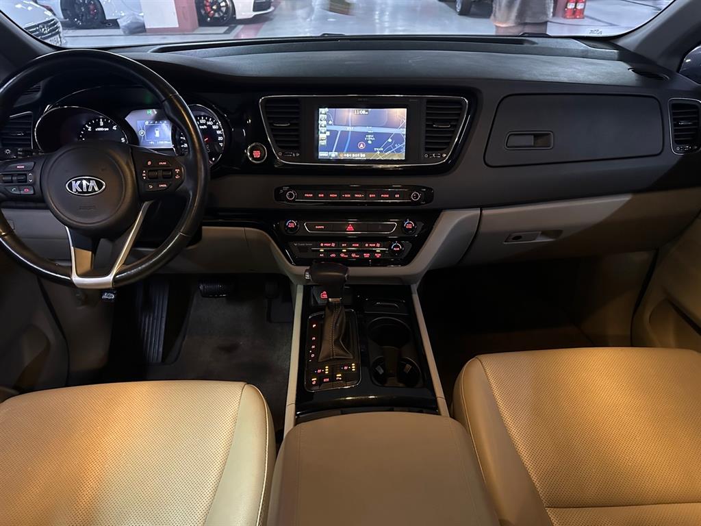 KIA Carnival - Vista 5