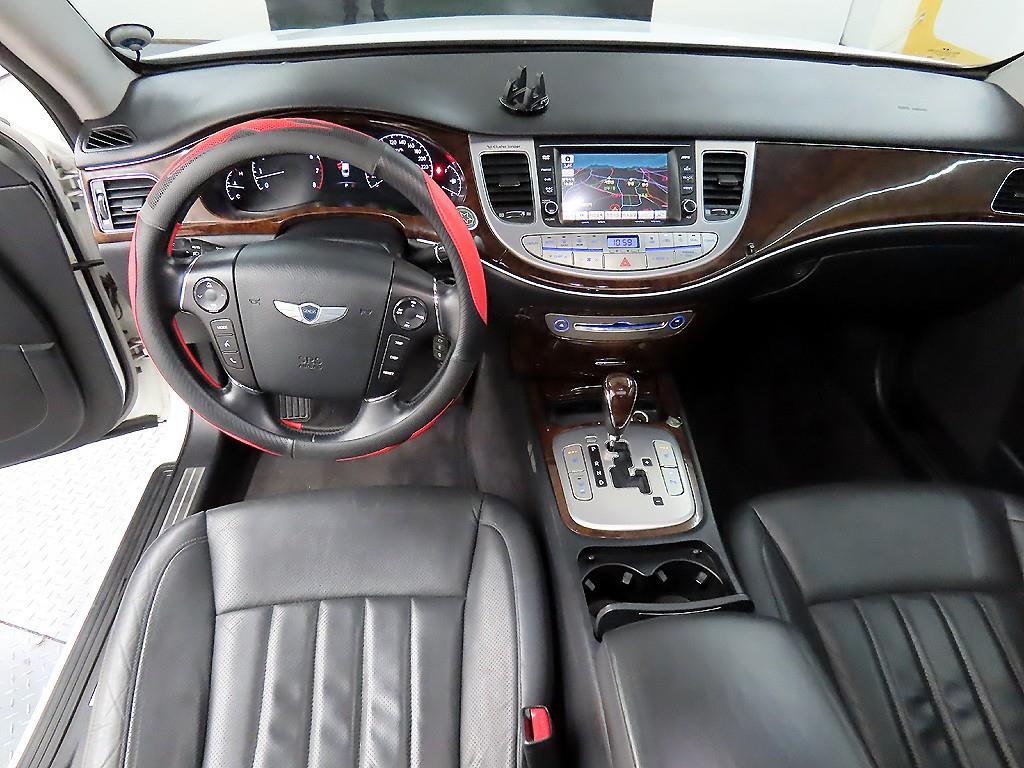 HYUNDAI Genesis - Vista 7