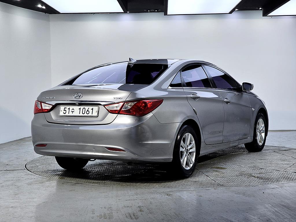 HYUNDAI Sonata - Vista 4