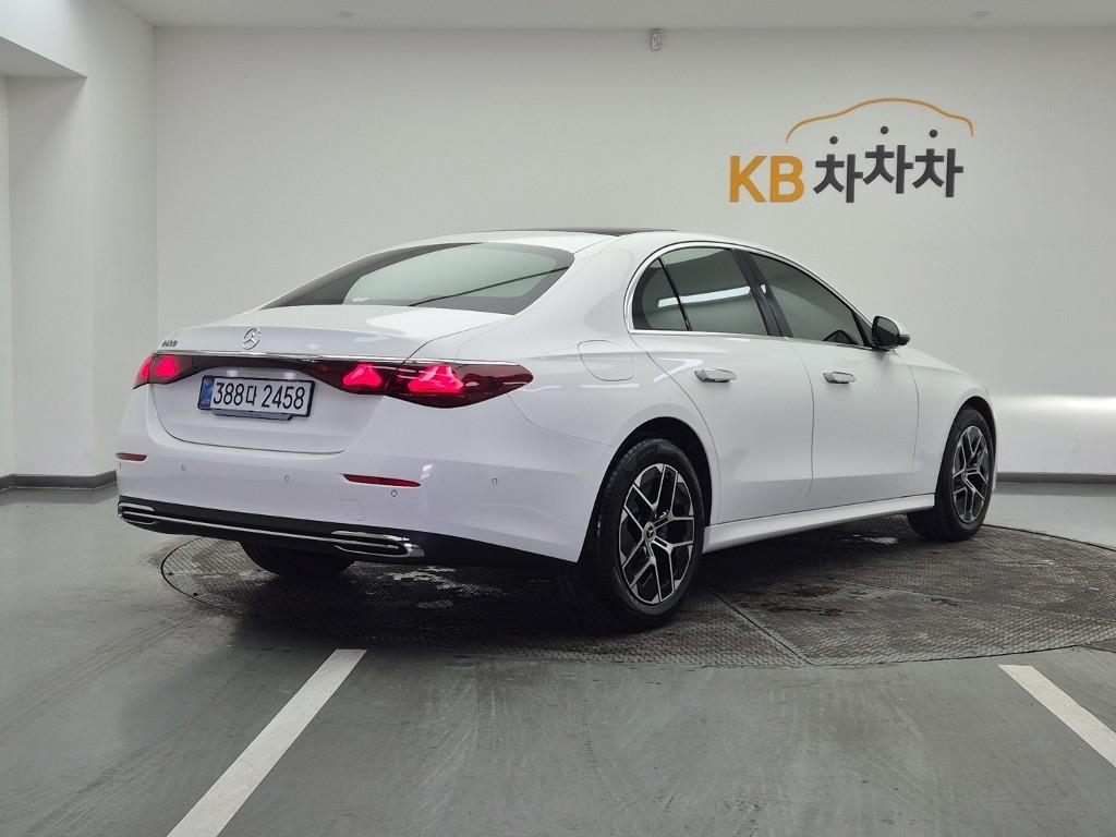 Mercedes Benz E class - Vista 4