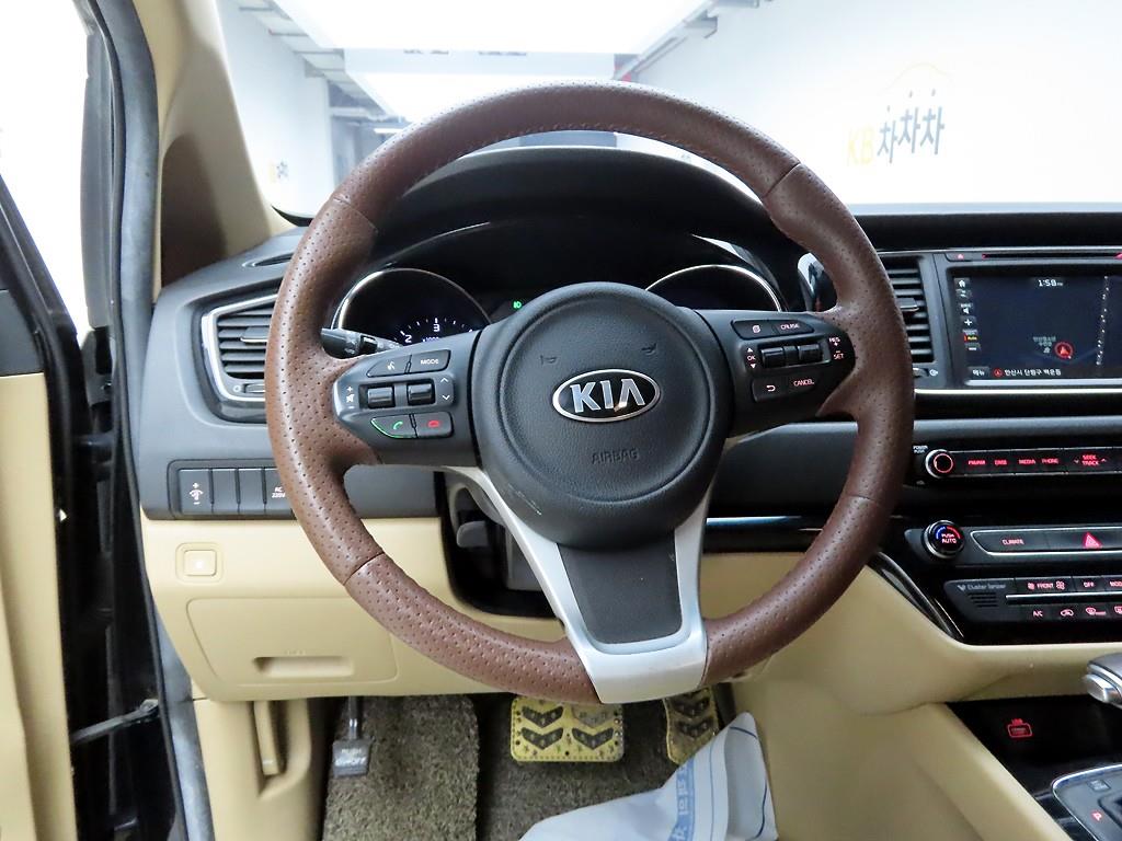 KIA Carnival - Vista 7