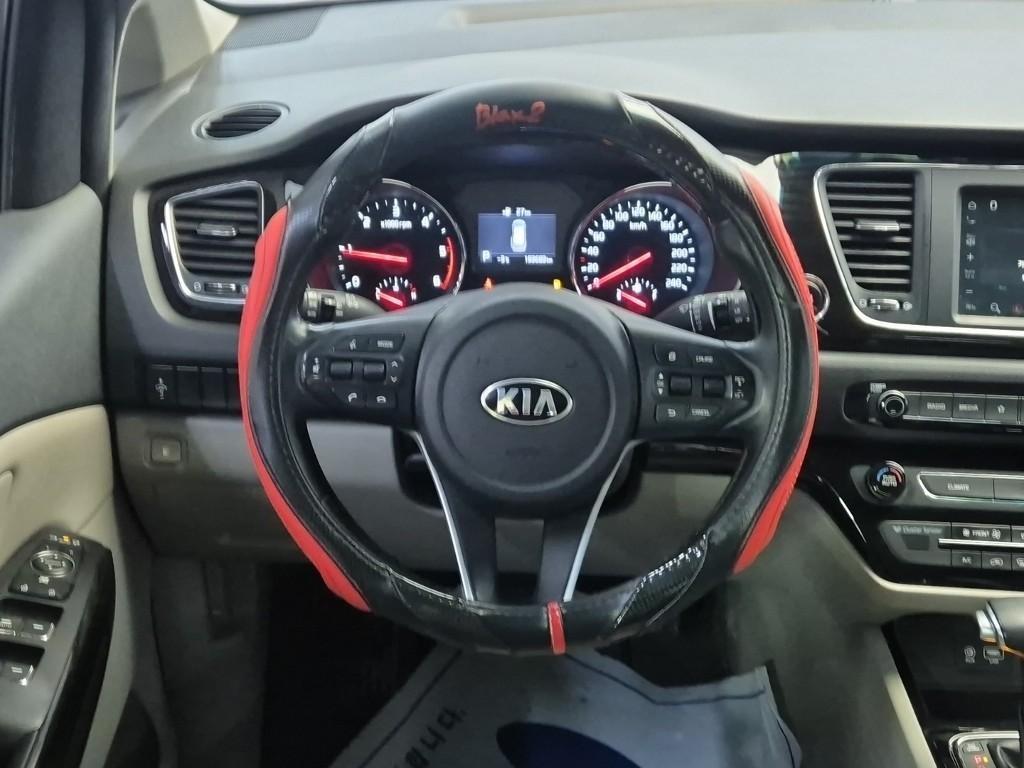 KIA Carnival - Vista 9