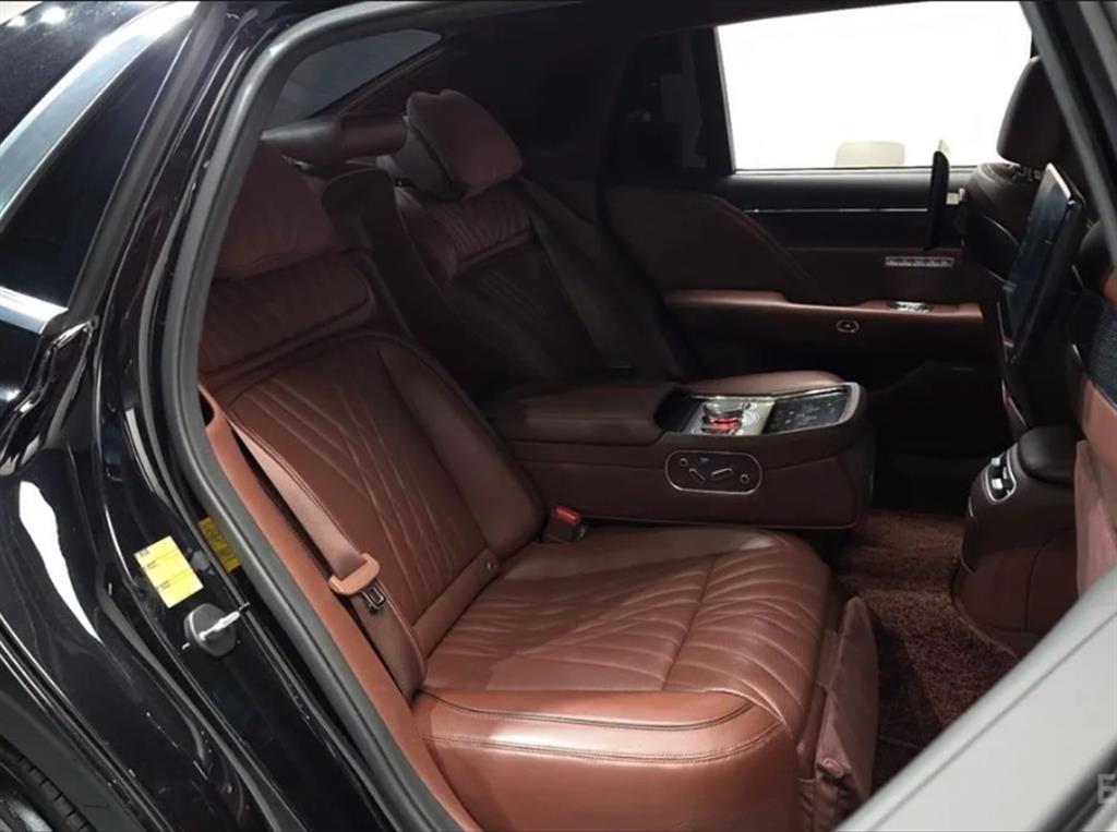 Genesis G90 - Vista 11