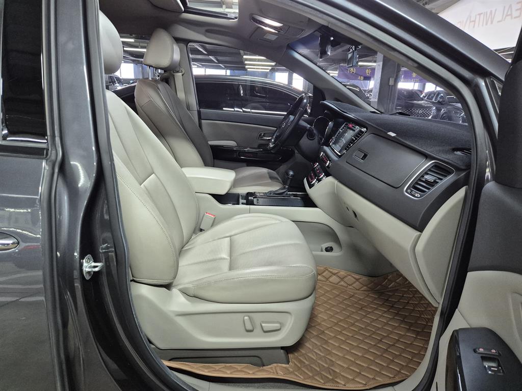 KIA Carnival 2016 Gris - Importación desde Corea - HF Imports Iquique - Foto 17