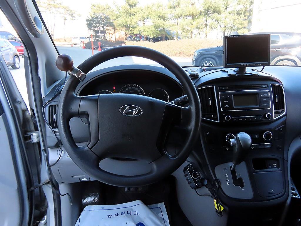 HYUNDAI Starex - Vista 8
