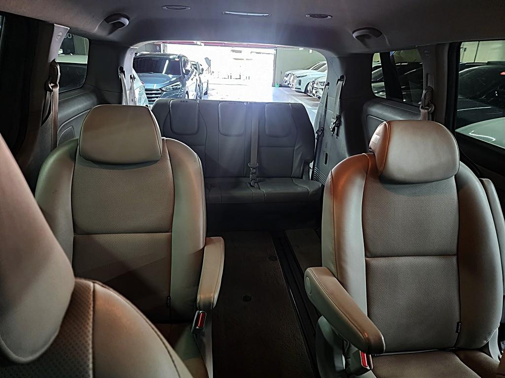 KIA Carnival - Vista 10