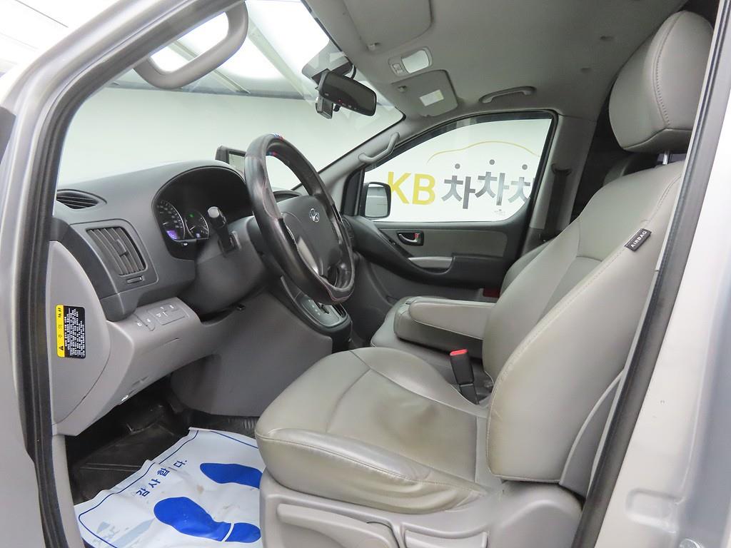 HYUNDAI Starex - Vista 5