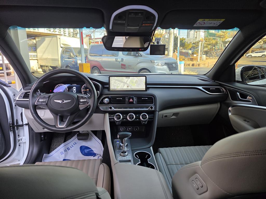 Genesis G70 - Vista 9