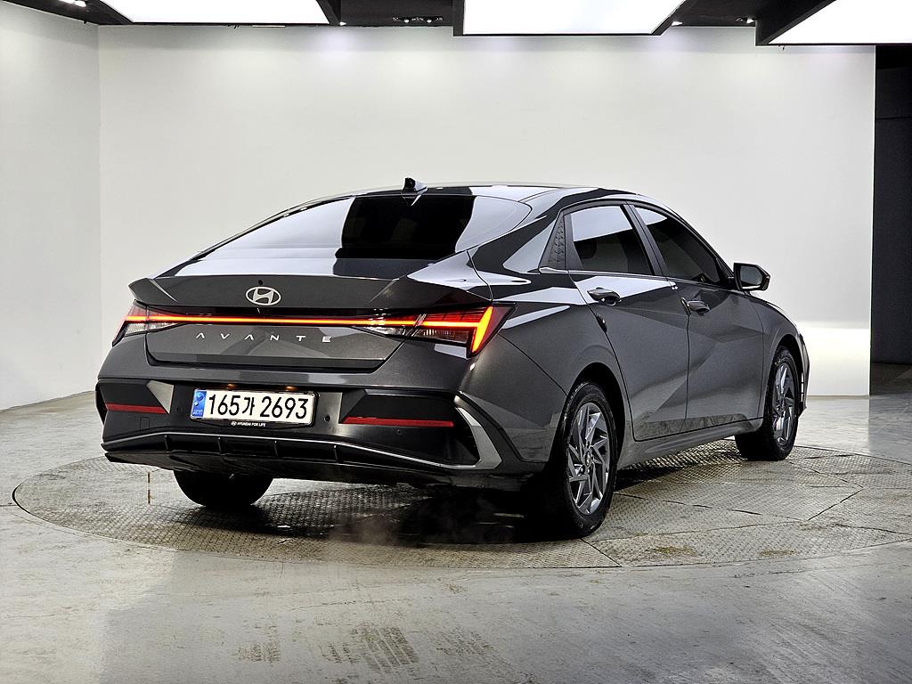 HYUNDAI Avante - Vista 4