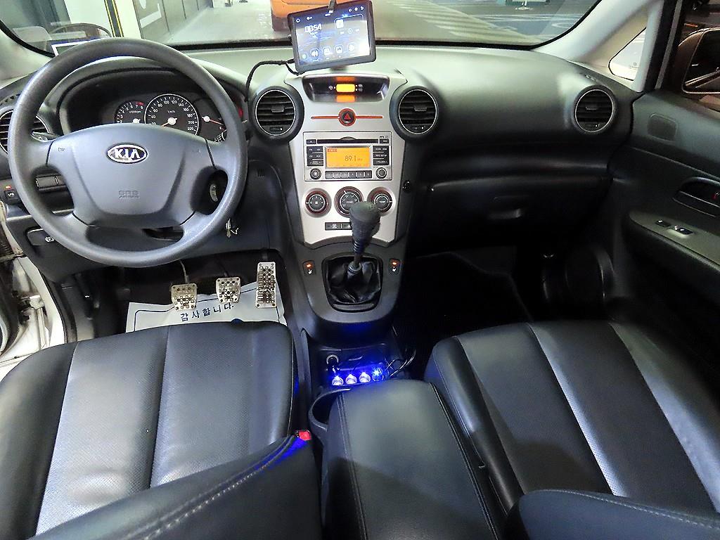 KIA Carens - Vista 10