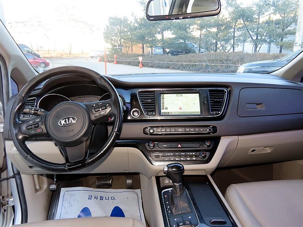 KIA Carnival - Vista 8