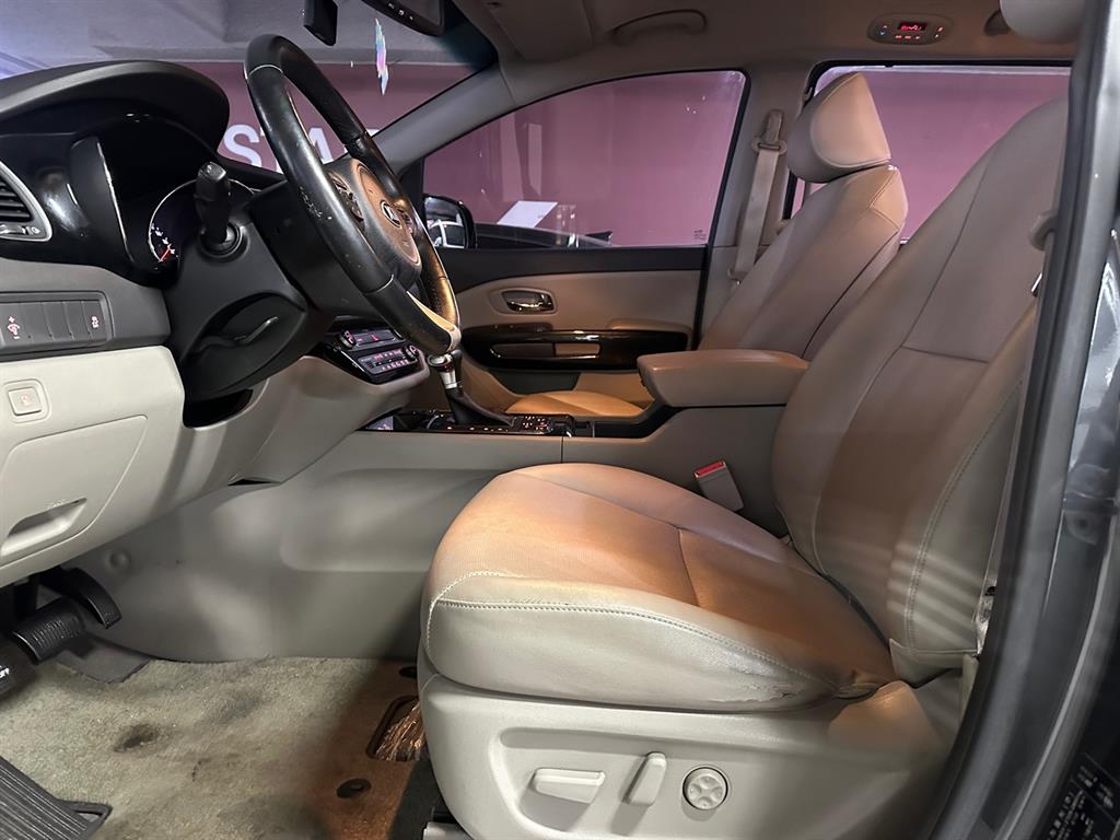 KIA Carnival - Vista 10