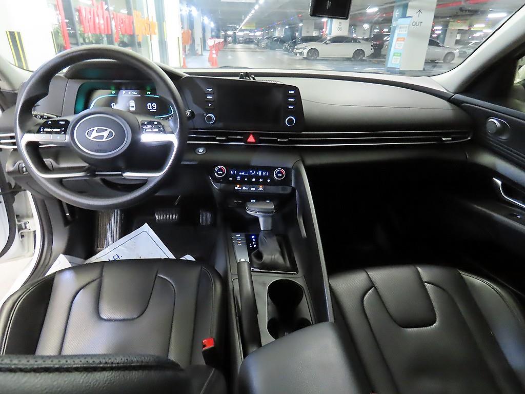 HYUNDAI Avante - Vista 10