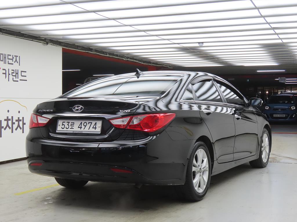 HYUNDAI Sonata - Vista 4