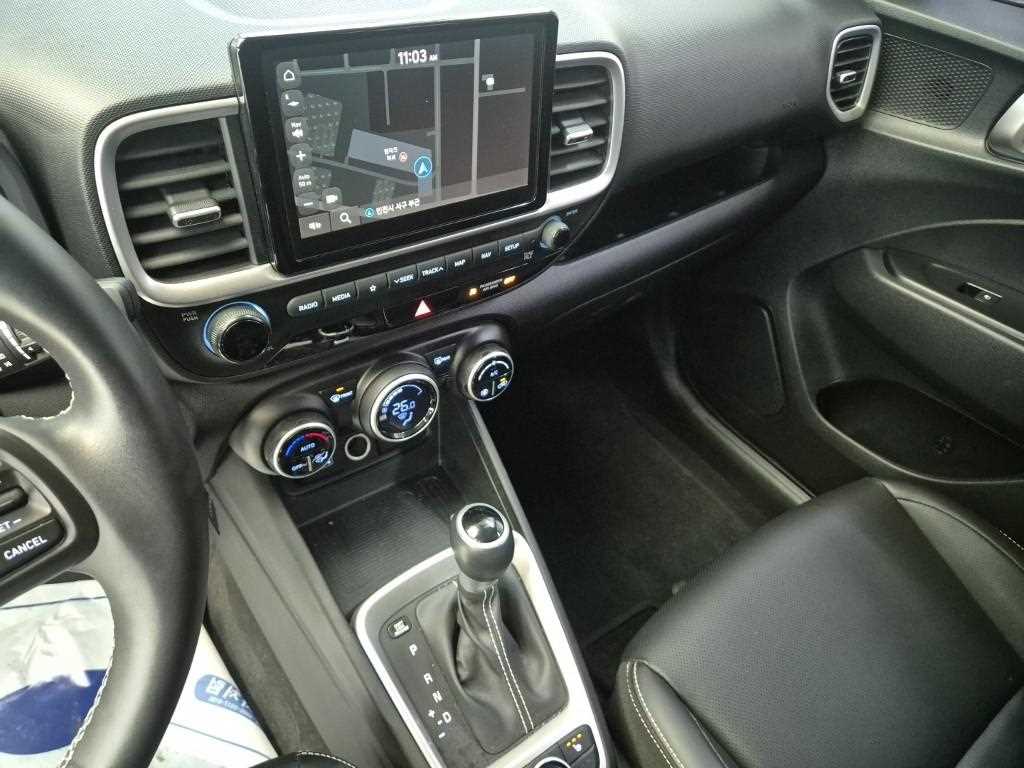 HYUNDAI Venue - Vista 10