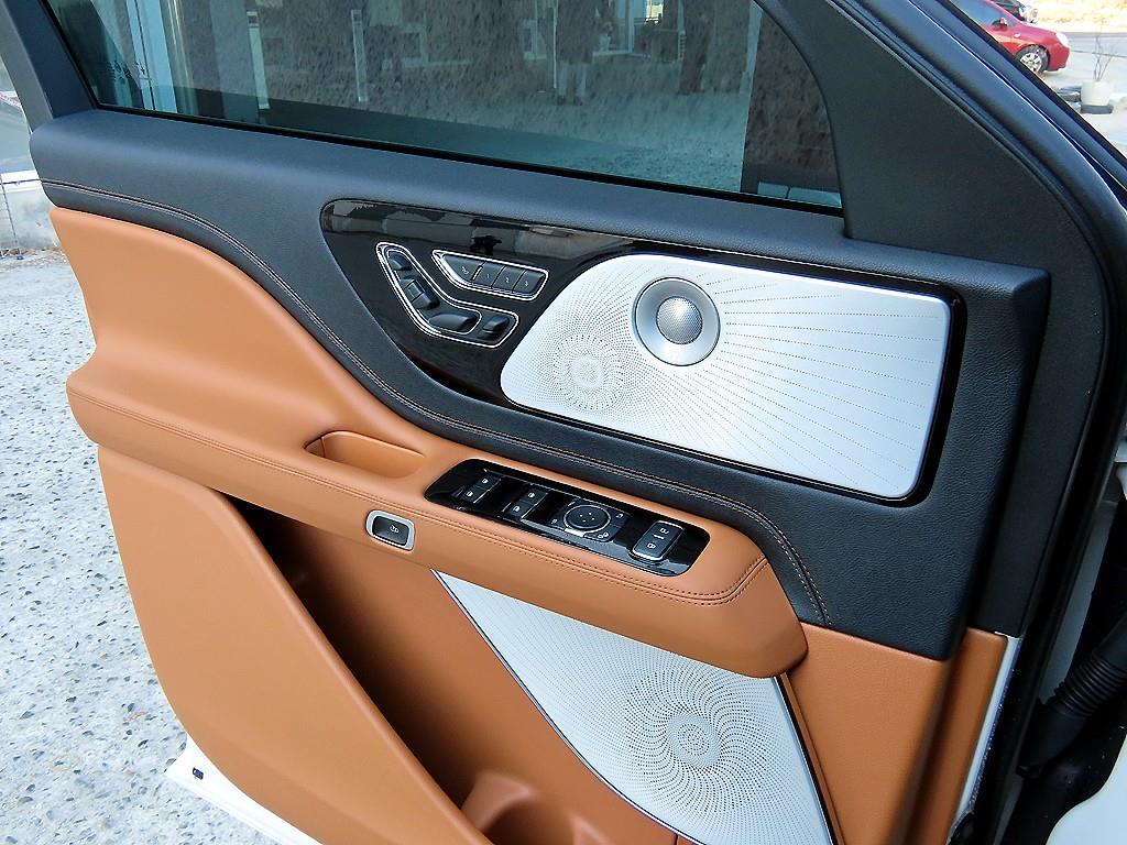 Lincoln Aviator - Vista 11