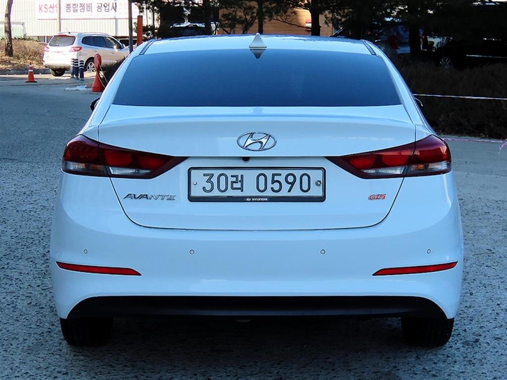 HYUNDAI Avante - Vista 4