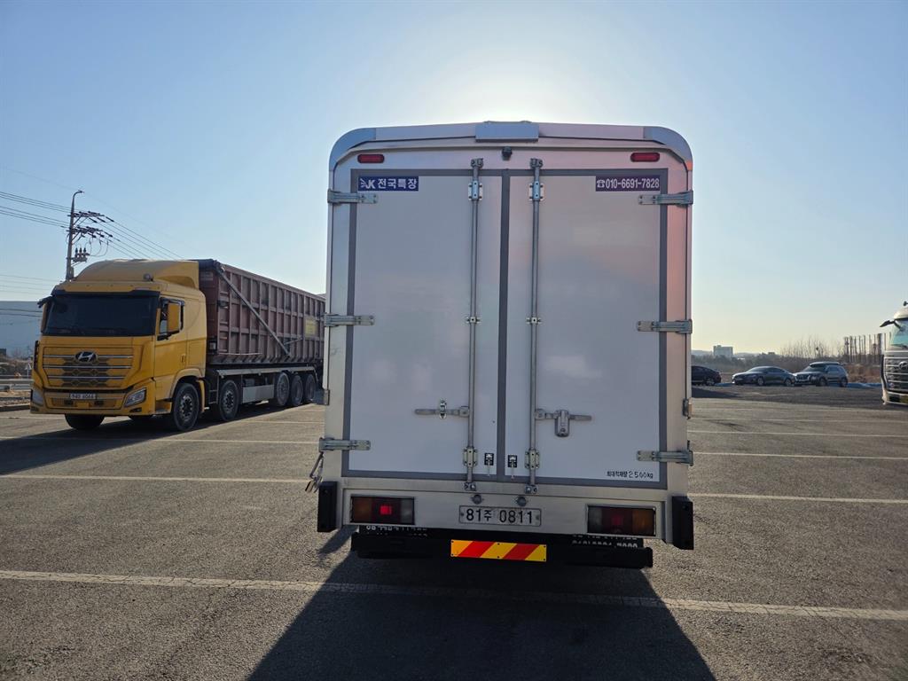 medium and large cargo truck - Vista 7