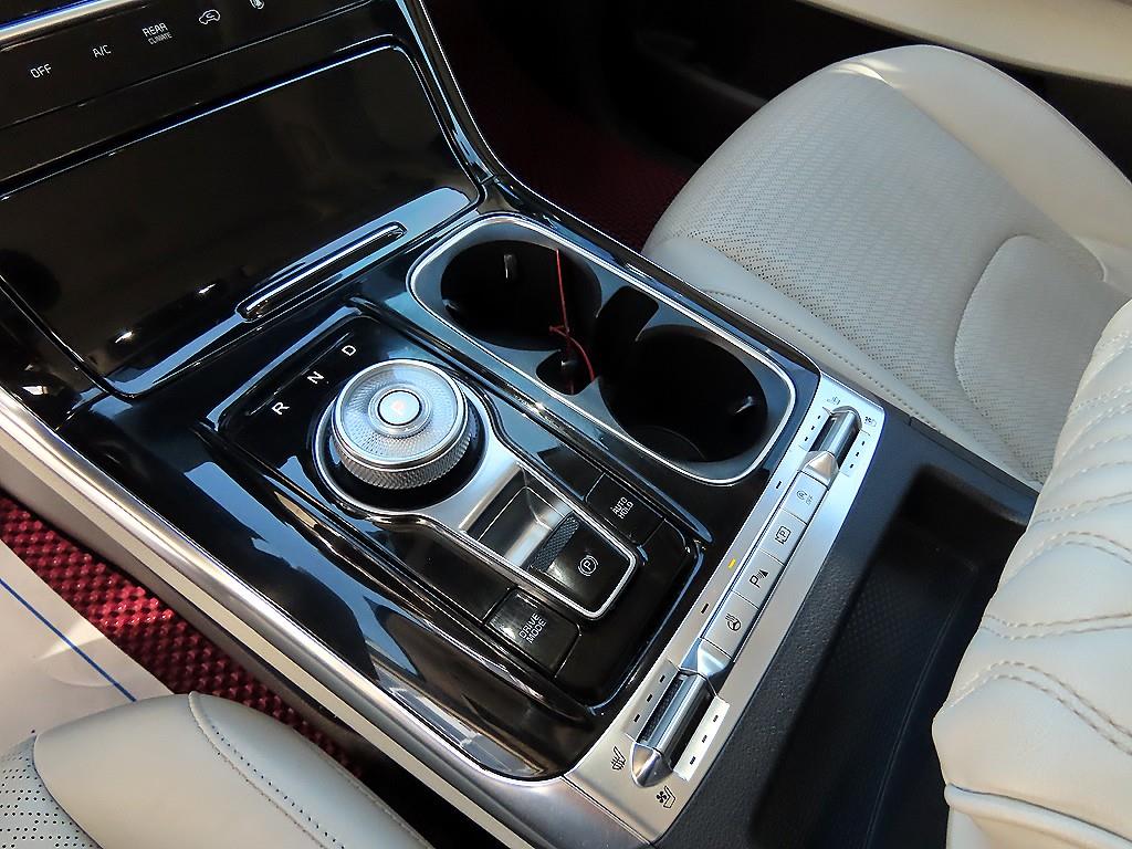 KIA Carnival - Vista 10