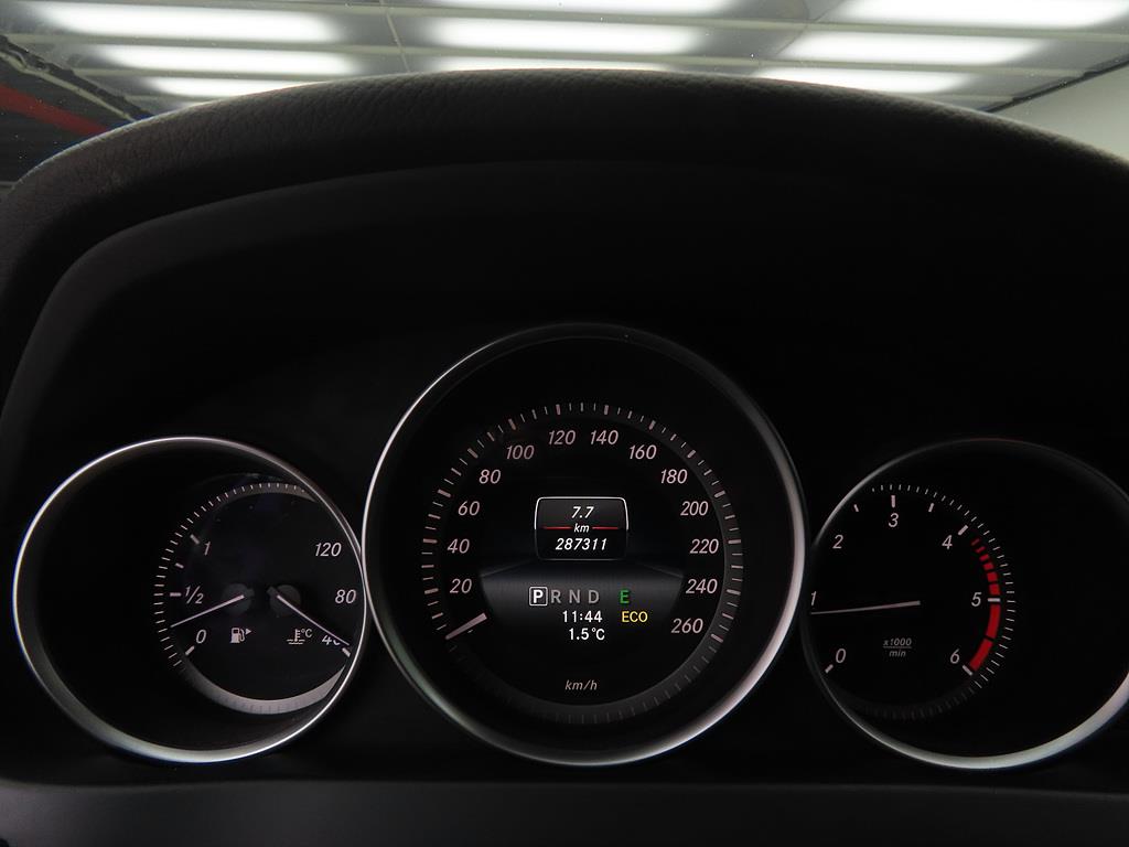 Mercedes Benz C Class - Vista 9