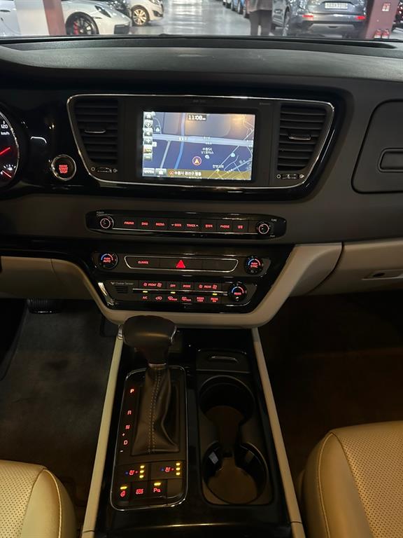 KIA Carnival 2017 Gris - Importación desde Corea - HF Imports Iquique - Foto 16