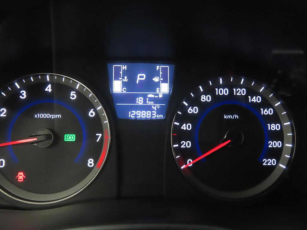 HYUNDAI Accent - Vista 9