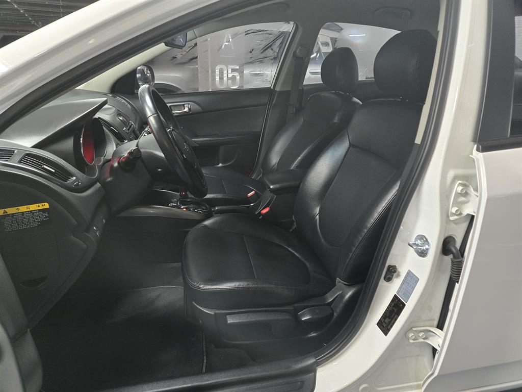 KIA Forte - Vista 8