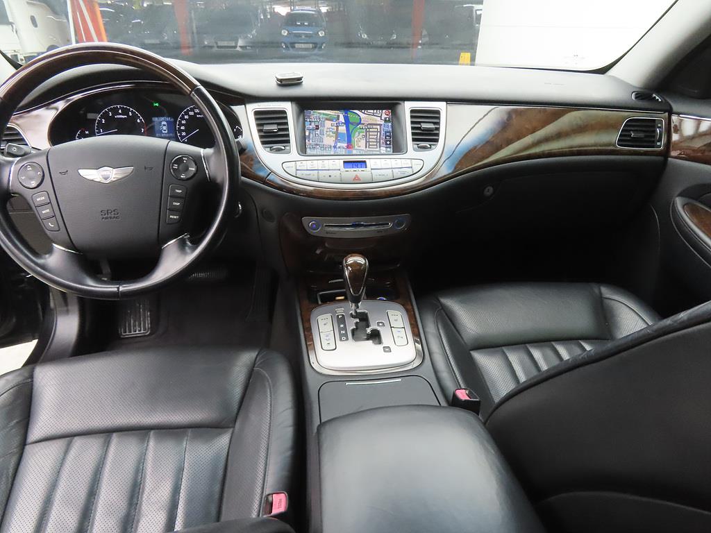HYUNDAI Genesis - Vista 7