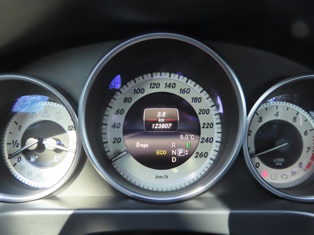 Mercedes Benz E class 2014 Blanco - Importación desde Corea - HF Imports Iquique - Foto 9