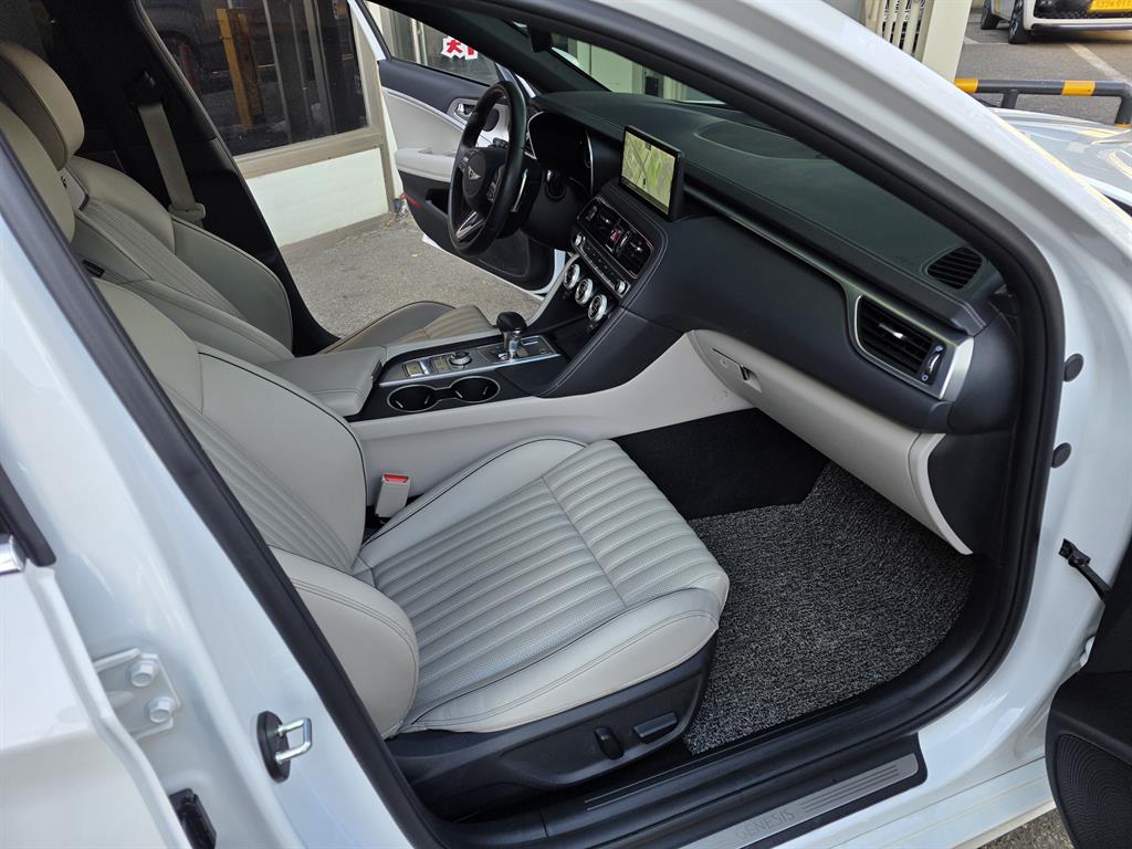 Genesis G70 - Vista 11