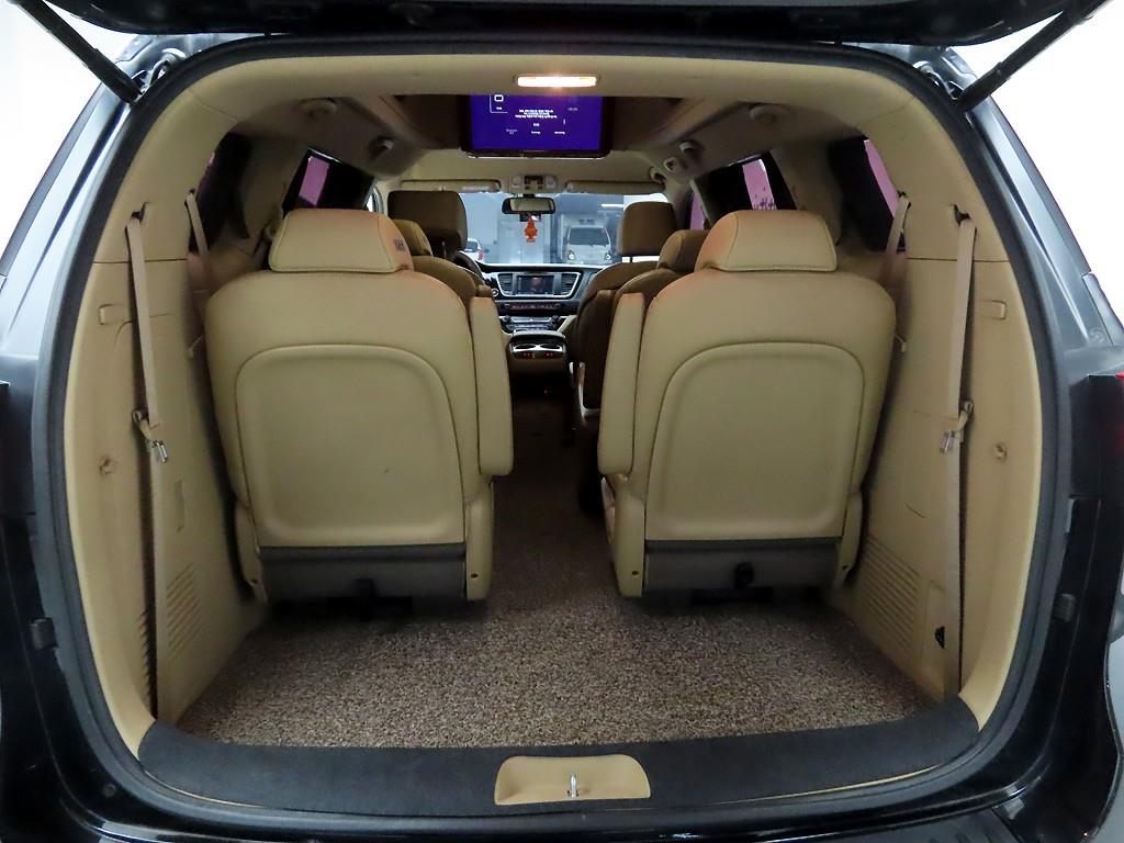 KIA Carnival - Vista 5