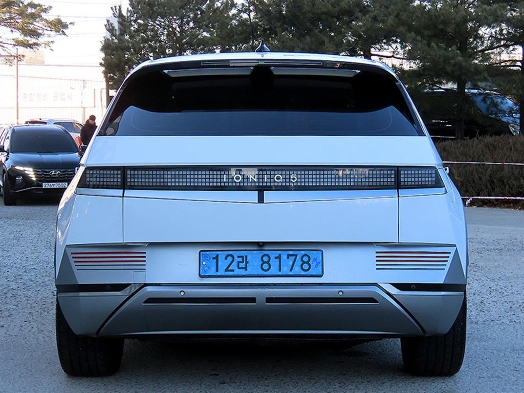 HYUNDAI Ioniq 5 - Vista 4