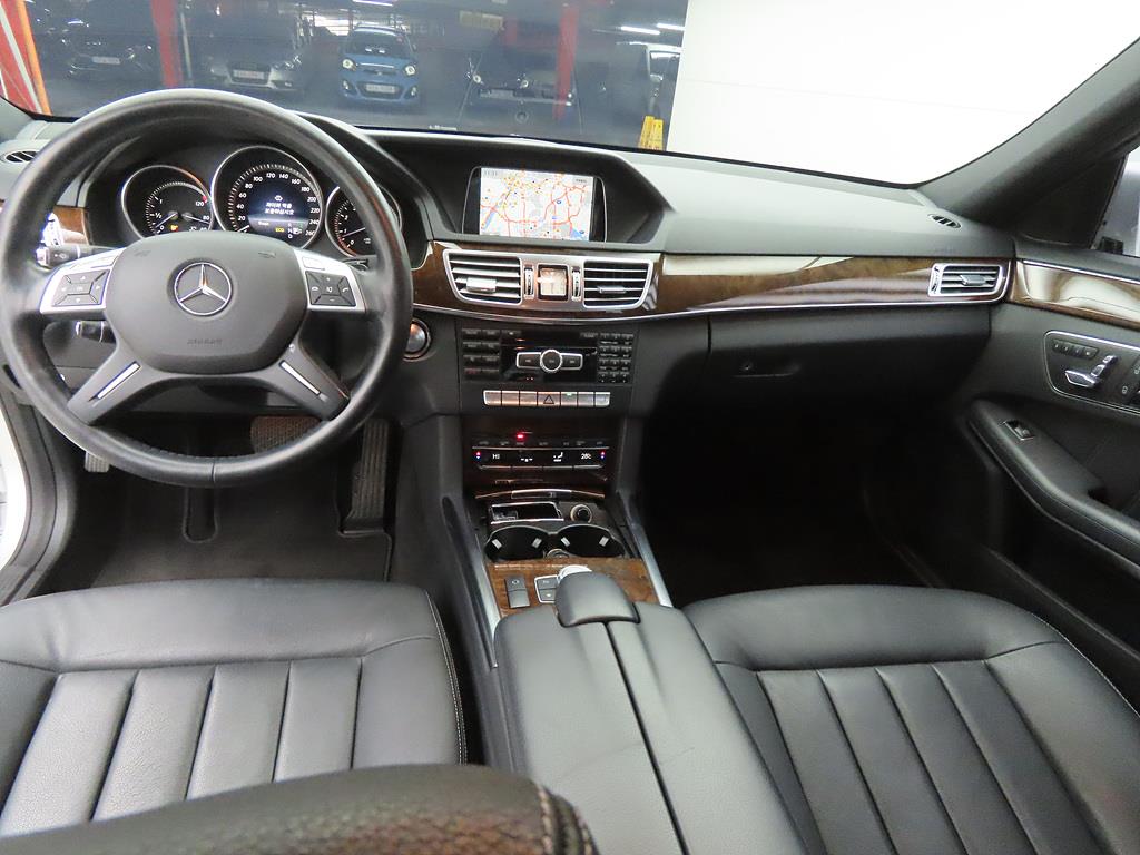 Mercedes Benz E class - Vista 7