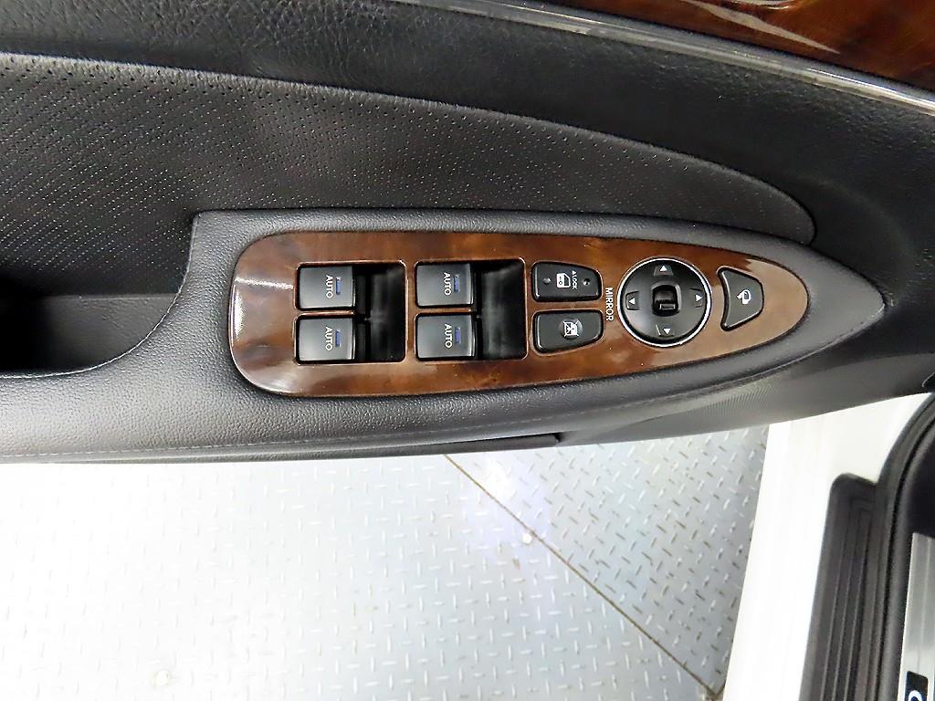 HYUNDAI Genesis - Vista 11