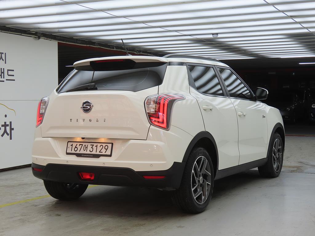 Ssangyong Tivoli - Vista 4