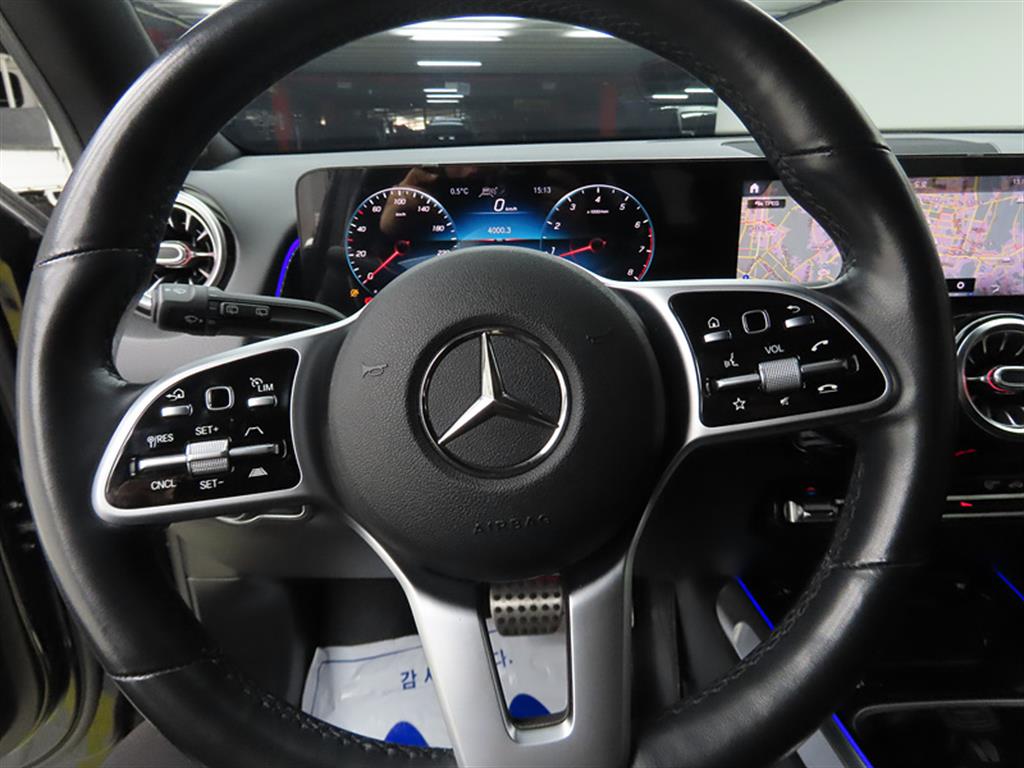 Mercedes Benz GLB Class - Vista 8