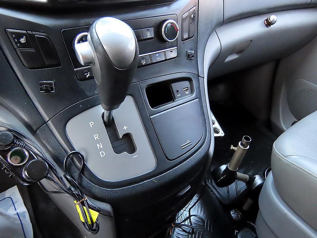 HYUNDAI Starex - Vista 10