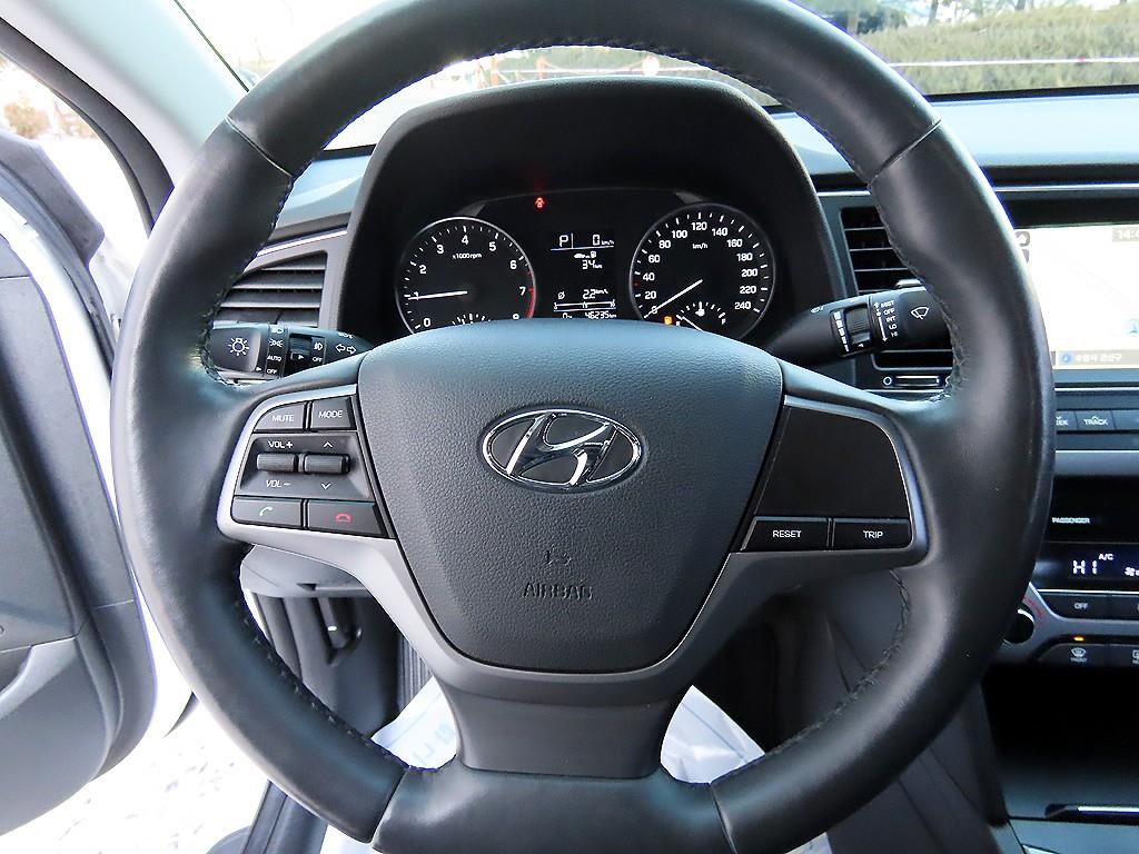 HYUNDAI Avante - Vista 8